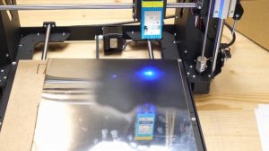 Сделали лазерный гравер из 3D-принтера. Что думает об этом прожектор 8 кВт? Кожа, металл, бетон.