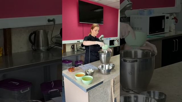 Куличи с изюмом и желейными шариками