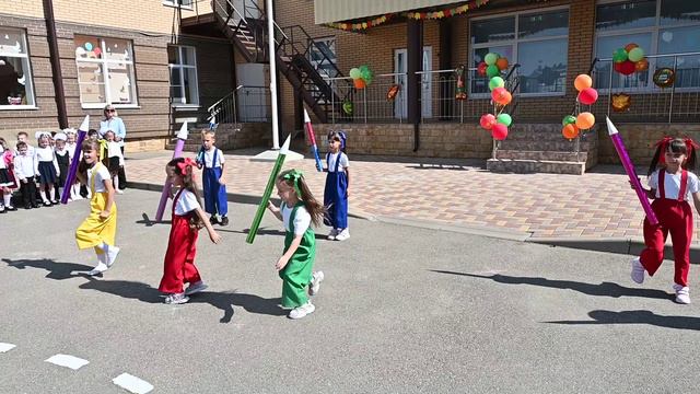 "Малыши карандаши", Исполняют: Воспитанники детского сада, 6 лет