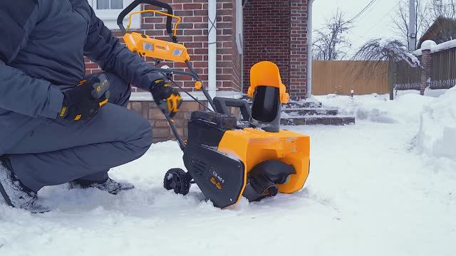 Снегоуборочная машина аккумуляторная, ESB-460-0 DENZEL смотреть онлайн