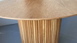 Стол круглый из массива и шпона дуба