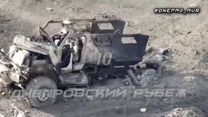 Уничтожение MRAPa "MaxxPro" с прицепом зарядов для разминирования М58
