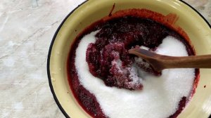 Жимолость с сахаром на зиму