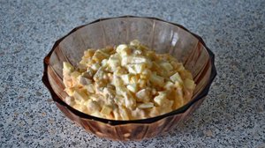 Салат с ананасом и куриной грудкой