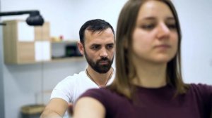 Занятие в зале физической терапии НейроСтарт