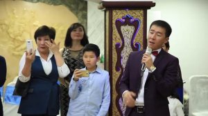 Тойдо баарын ыйлатты. Ишен Назаров Апакем....