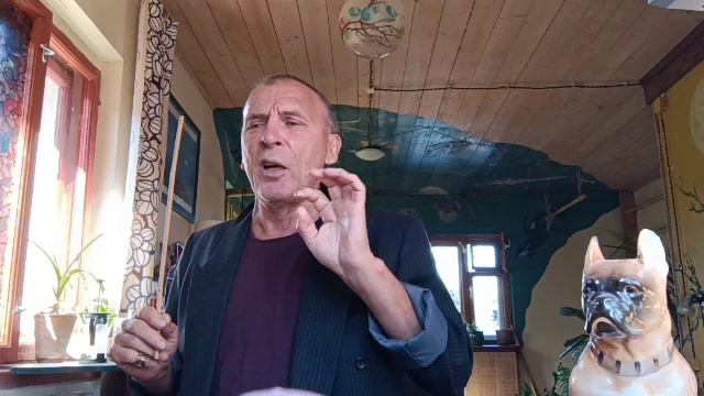 Прохожие останавливались, удивленно смотрели вслед, и если это были женщины, то Дух10
