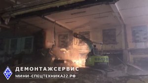 Промышленный демонтаж мини-экскаватором.