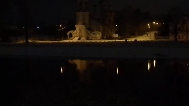 На набережной..
