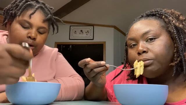 Chicken Alfredo Mukbang W/Keke and Shon The Mom смотреть онлайн