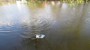 Действующая модель лодки с рыбаком-роботом