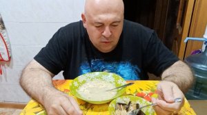 Мукбанг. Лапша и маринованные баклажаны. Просто говорю.