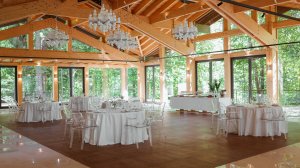 Банкетный зал "Green Lake Hall" в загородном клубе "Зеленое озеро".
