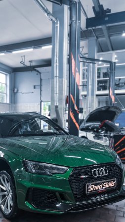 Audi RS 4: Замена тормозных колодок в ShedSkills