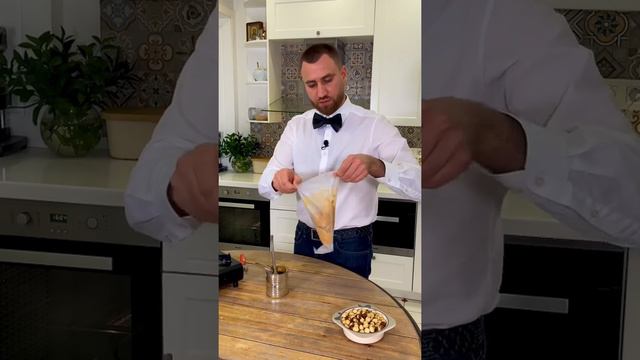 Орешки со сгущенкой в советской формочке. Полное видео смотри на моем канале