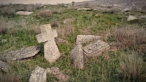 По старому кладбищу...