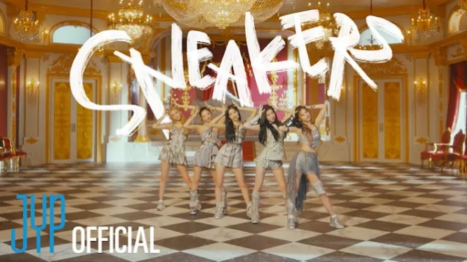 ITZY "SNEAKERS" MV