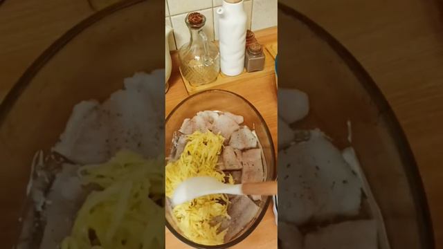 Минтай с картофелем запеченный в духовке 🥘
#ужин #минтайскартофелем