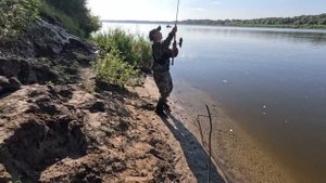 Я ЛОВЛЮ НА ЖИВЦА, А ПАЦАНЫ ЛОВЯТ НА ДОНКИ ЛЕЩА! Рыбалка на Оке!