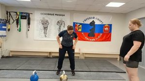 Как выполнить перехват гири за край дужки в Упражнении рывок_