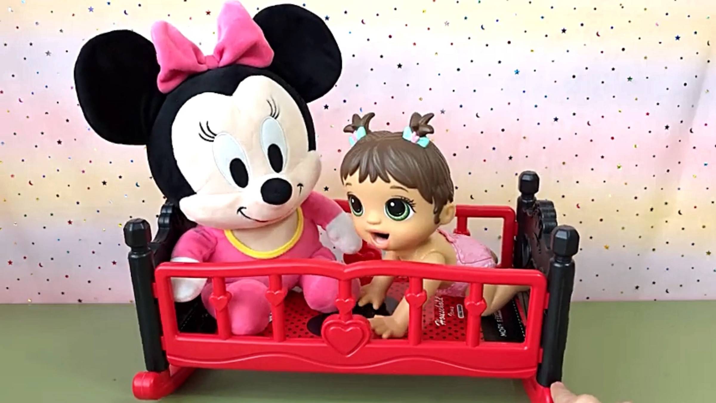 Мультики для малышей. Развивающие игрушки. Минни Маус - спальня, коляска, кроватка смотреть онлайн