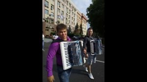 Дуэт AkBoys парад детских колясок