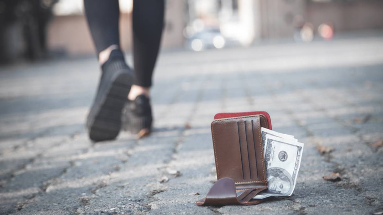 LESSON   ➢   TWELVE LOST WALLETS  #economy#money#wallets