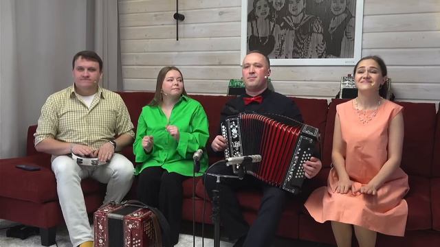 Песня Вот кто-то с горочки спускается – Ансамбль ПТАШИЦА | Песни под гармонь