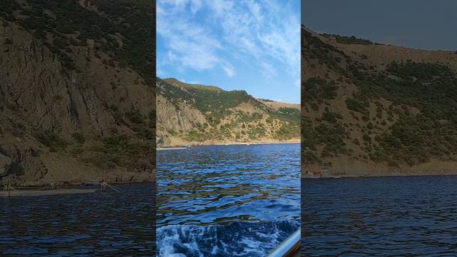 Энергия моря: ялики мчатся к пляжам, наполняя день солнечными воспоминаниями! 🏖️💙