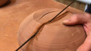 🍯 Чем разрезать необожжённую керамику и зачем? Обучение гончарству Волшебство керамики