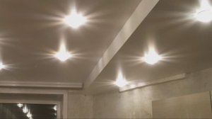 Обход балки 2-х уровневым натяжным потолком