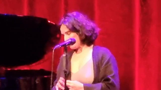 Christina Branco @TivoliVredenburg song about falling on love смотреть онлайн