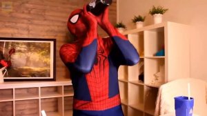 Холодное сердце, Эльза и Человек-Паук, ВЫПЕЙ, Из БАНКИ! Джокер Плачущая Рапунцель, Супермен