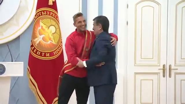 Люкс красавчик -Кыргызстан менин мекеним куч бирдикте. смотреть онлайн