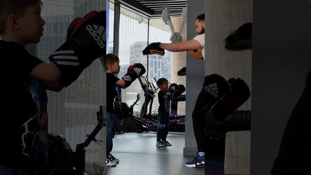 ПАПА И СЫН ТРЕНИРУЮТСЯ HARMONY FIT