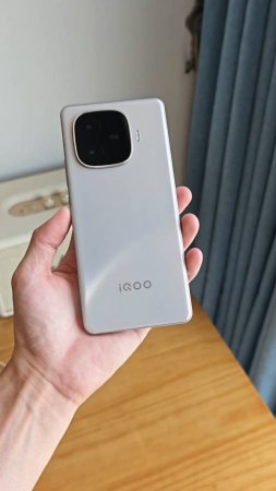 iQOO Z9 Turbo Plus -Первое знакомство с новым заряженным ТОПОМ за свои деньги из поднебесной #shorts