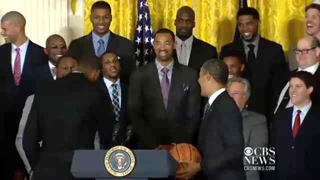 Obama tells LeBron: "It's your world, man" смотреть онлайн
