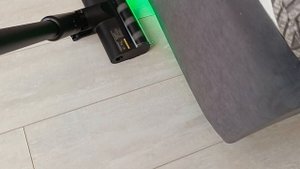 Пример уборки вертикальным беспроводным пылесосом Deerma DEM-T30W station
