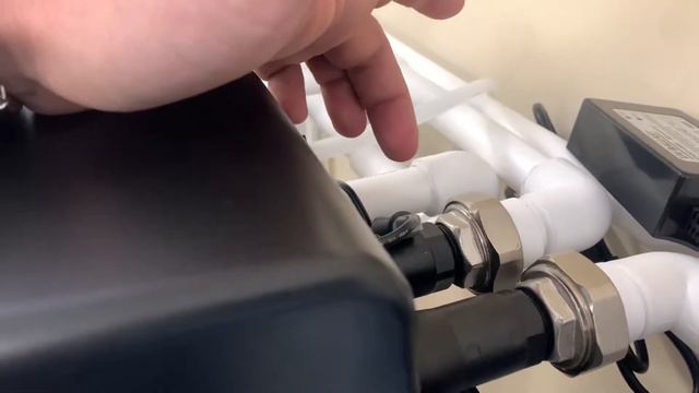 Подключение системы очистки воды - фильтр ионообменный, фильтр с активированным кокосовым углём смотреть онлайн