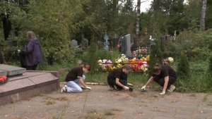 Волонтёры приводят в порядок захоронение на Туговой горе