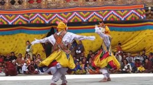 Танцы лам в Пунака дзонге. Бутан. Lama dance in Punaka Dzong, Bhutan.
