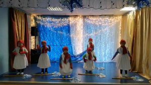 Танец "Снеговички"   Младшая танцевальная группа "Звездочки"