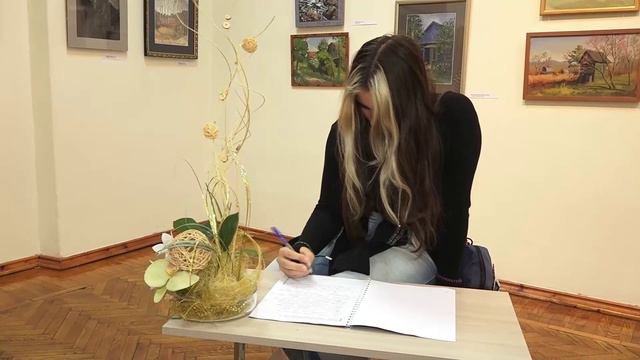 (26.09.2024) Уроженка Комсомольска привезла в родной город свою выставку “Тропинка к сердцу”