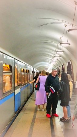 Ст.метро "ПЛОЩАДЬ РЕВОЛЮЦИИ"🚇⏰23:11🎇🚇"РУСИЧ"🖐Дорожная романтика#Москвы 22.08.2024