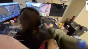 ЭВЕЛОН СХВАТИЛ ГЕНСУХУ ЗА ГРУДЬ I ЭВЕЛОН ПРИСТАЁТ К ГЕНСУХЕ | EVELONE И GENSYXA