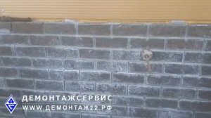 Отверстие под вентиляцию в бетонном кирпиче