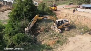 Construction of pouring soil on the bridge is completed by use powerful mini dozer shatui work fast