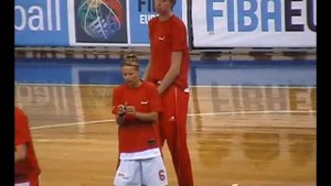 Tall Girl 01 - tall woman - small comparison (Margo Dydek and her sister Katarzyna)