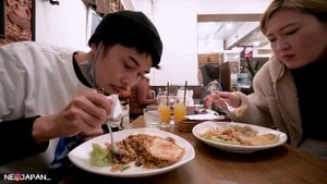 REAKSI  ISTRI JEPANG KETAKUTAN  MAKAN SEBLAK "KOK ADA KAKI AYAM NONGOL " , NASI GORENG , CAPCAY !