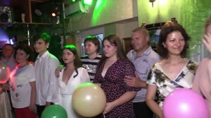 На мне лента выпускник